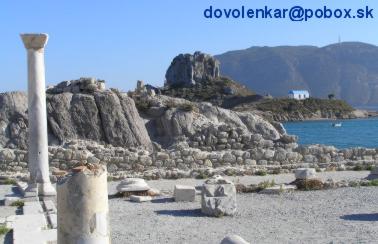 Ruiny na pláži a Kostolík na malom ostrovčeku